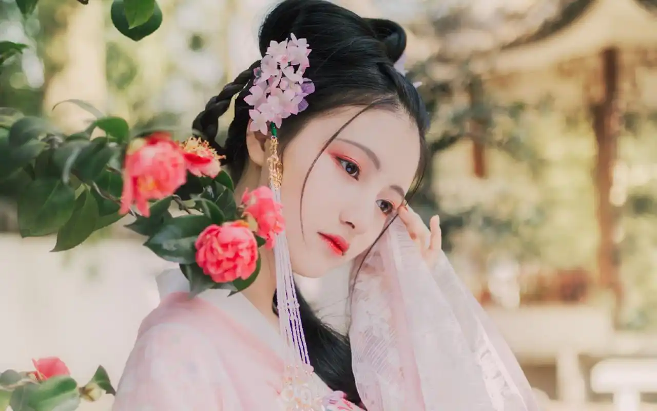 娇嫩古风美女汉服写真图片桌面壁纸