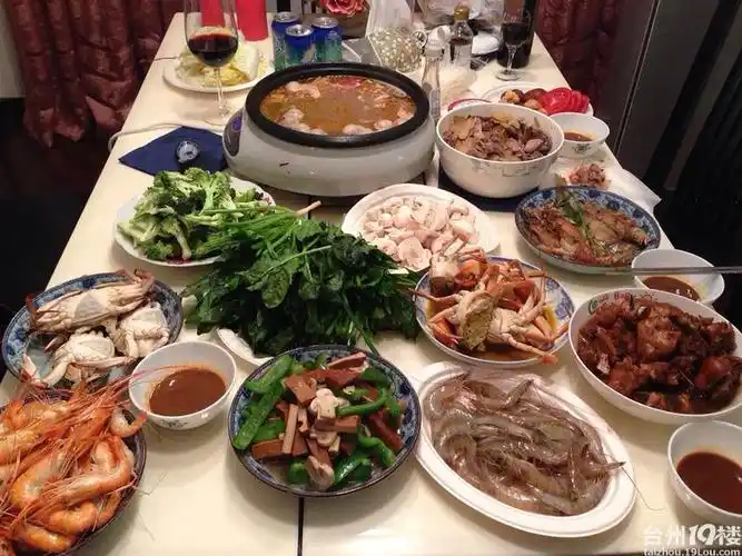 幸福满满的家庭火锅大餐真的超级无敌丰盛美味不信来看哦