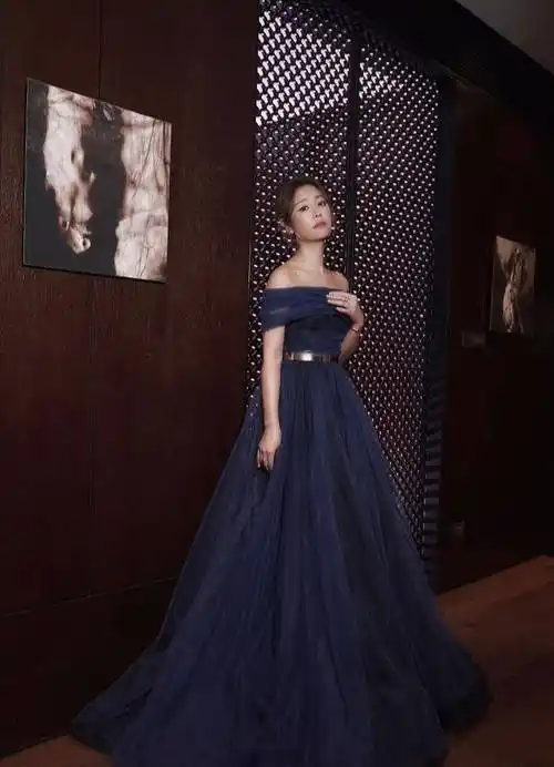 原创林心如是真嫩穿一字肩礼服锁骨明显看着一点不显老