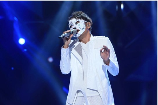 蒙面唱将:最难猜嘉宾,接下面具后全场笑喷,而主持人却"哭"了