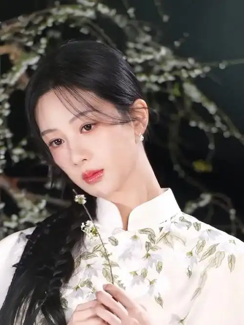 #咪咕星鲜事##杨紫发量分我一点##杨紫古韵旗袍#