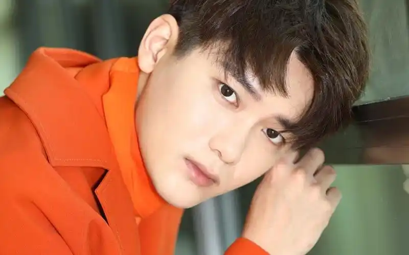 熊梓淇帅气图片高清电脑桌面壁纸