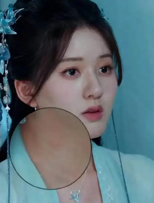 但是有叫号,叫到了赵露思的名字,然后去抽了血,而且爆料者还说医院也