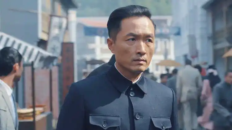 绝密使命:手下人发现出口,曹瑞瑛带人查看,结果什么也没发现