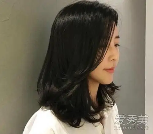 黑色头发适合烫卷发吗?_爱美网发型