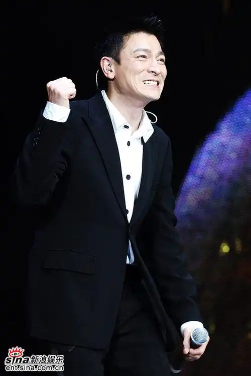 晚会由林志玲联手上海名嘴曹可凡和陈蓉主持,成龙(blog),刘德华,刘欢