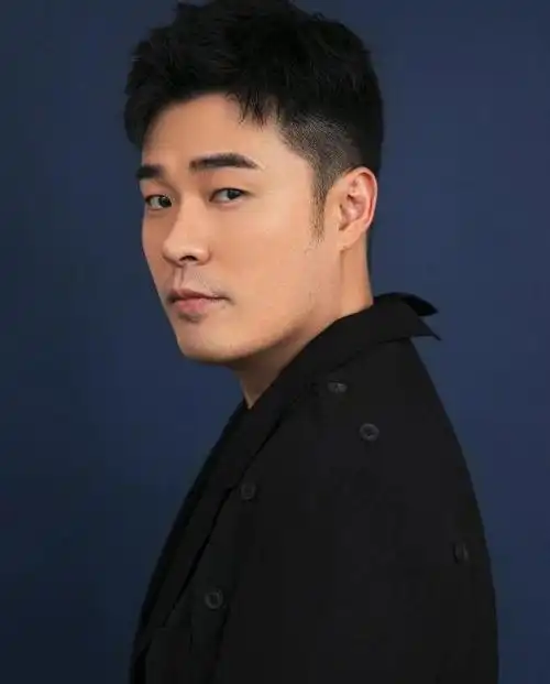 陈赫全家同游国外,享受亲子时光,表示:不想要儿子