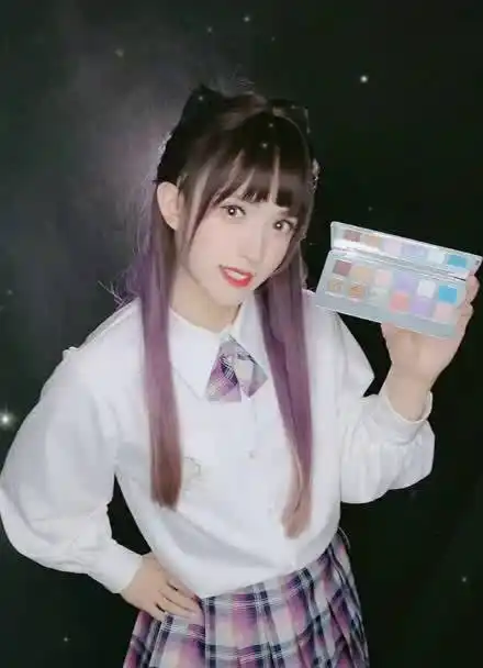 千万粉丝女装大佬真人居然长这样