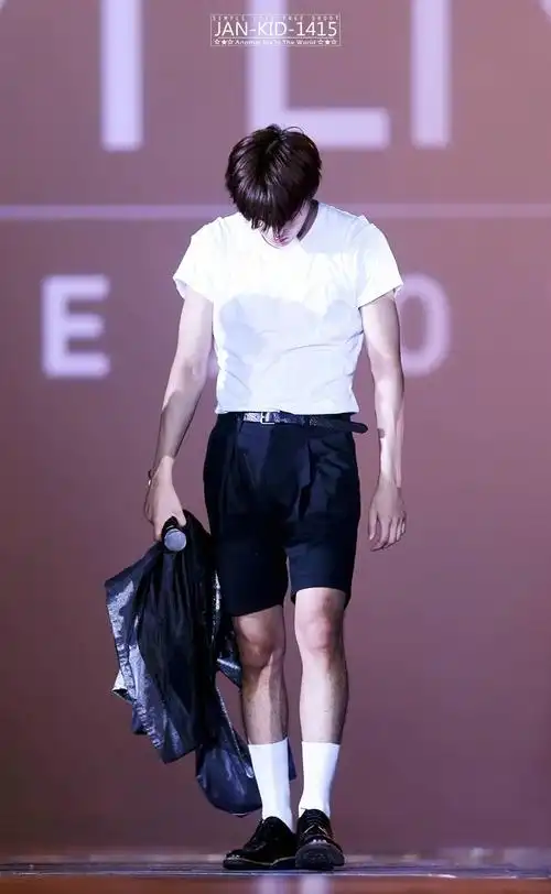 一查欧细节探究哥哥的腿毛05