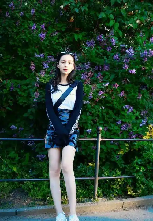 原创34岁佟丽娅穿白色连衣裙优雅时尚网友气质不输29岁baby