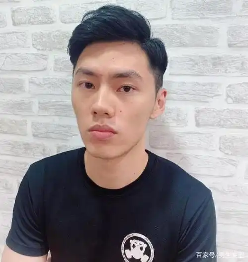 男生剪"偏分"发型太帅了,完美修饰脸型,气质率性又时尚