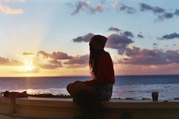 因为经济条件不允许,所以婚后我们就和公婆住在了一起,老公还有一个