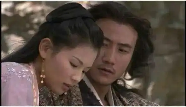 18楼 在《天龙八部》里和刘涛扮演的阿朱有恋爱关系的,是胡军饰演的