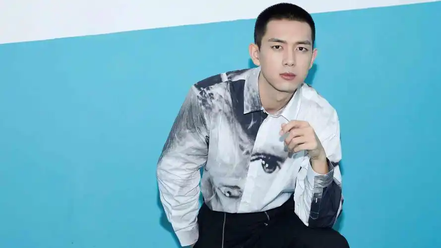 李现寸头个性帅气写真