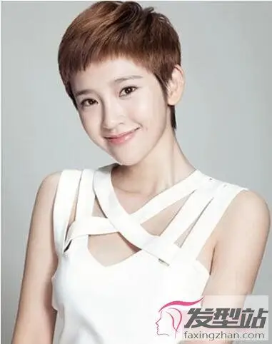 长瓜子脸适合什么发型女 用发型让脸型更精致完美_发型站_最新流行发