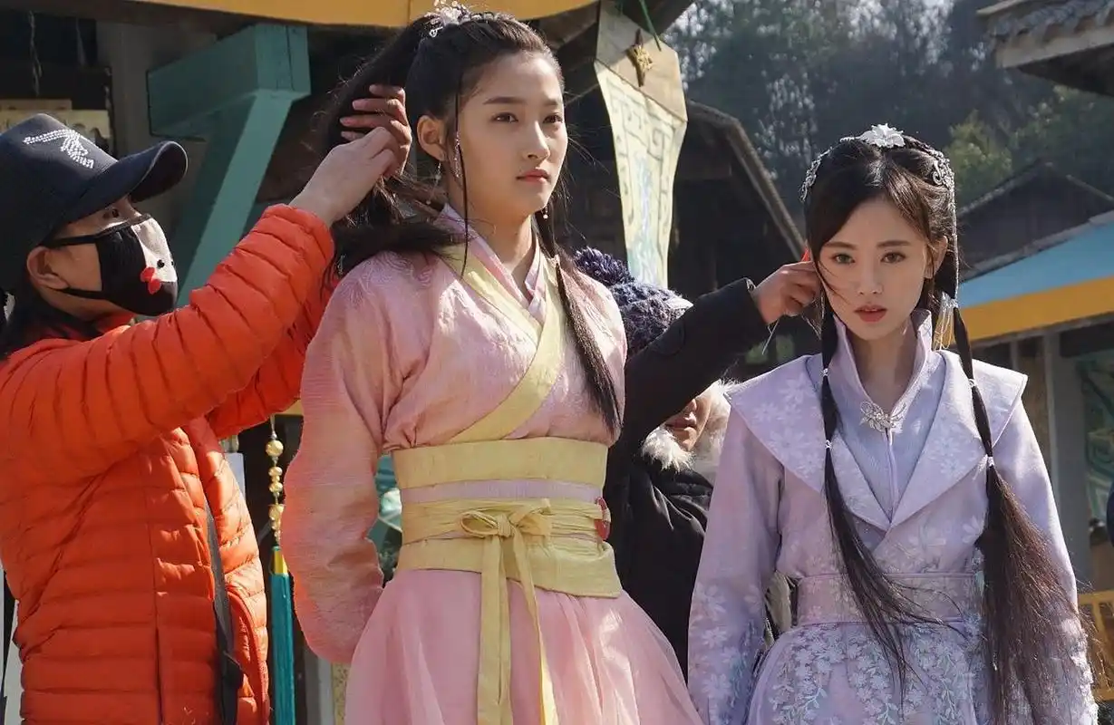 关晓彤和鞠婧祎的三次同框,这算平局吗?