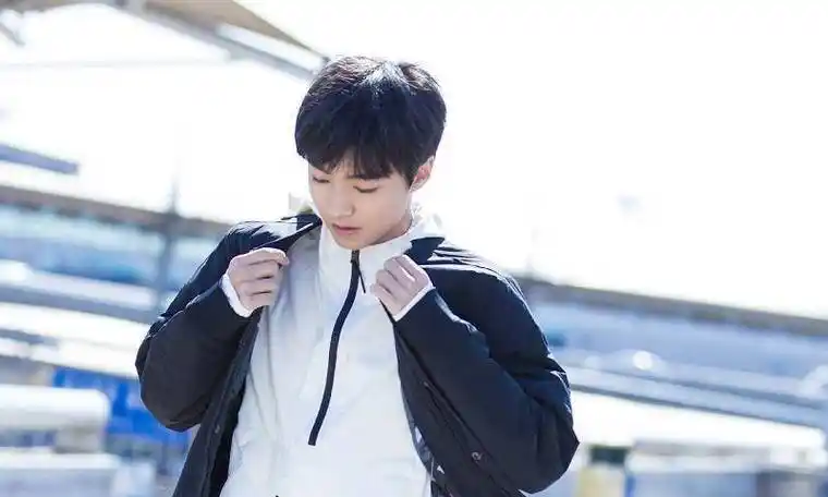 原创王俊凯在最高网民检察院录视频王源回重庆最终还是不一样了