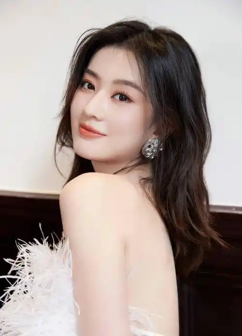 女星乔欣时尚合集:秀丽姣美,天生丽质