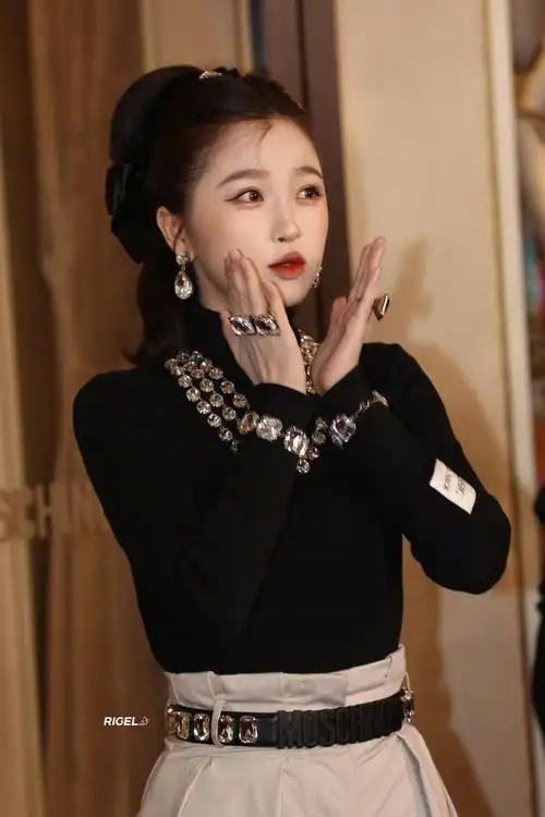 虞书欣上海活动造型亮闪闪,好a的高马尾,欣欣子爆改霸气老公姐__财经