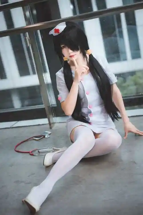 cosplay无下限,双马尾白丝护士装cos