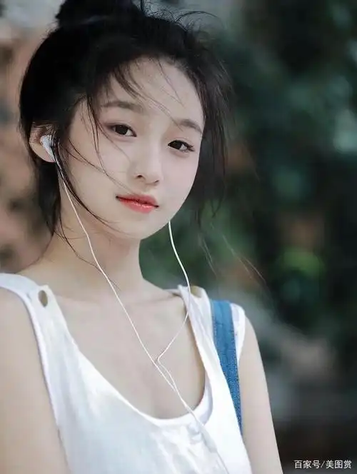 小姑娘真好看,水嫩年纪,清新脱俗,自然之美,可爱茹凉一枚