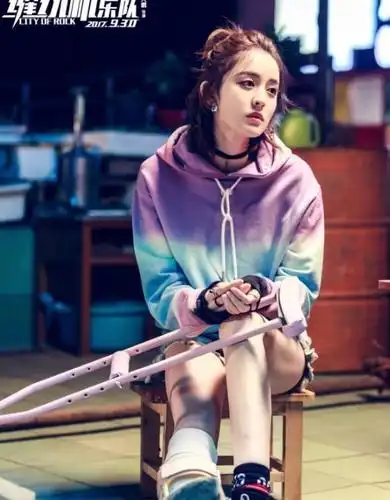 《缝纫机乐队》口碑上升,大鹏的九个字感动万千网友