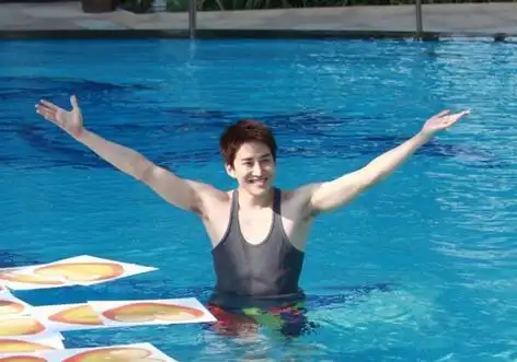 泰星mike加盟《遇见男神》 泳装上阵大秀胸肌