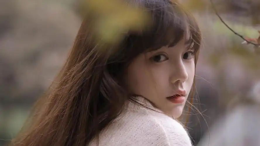 纯情白嫩的少女私房写真