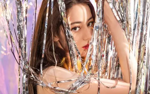 迪丽热巴甜美写真桌面壁纸