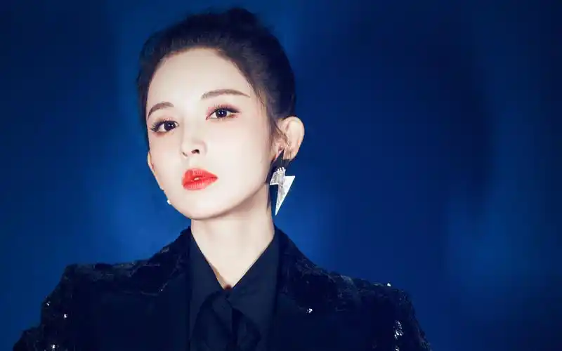 古力娜扎利落酷美高清桌面壁纸