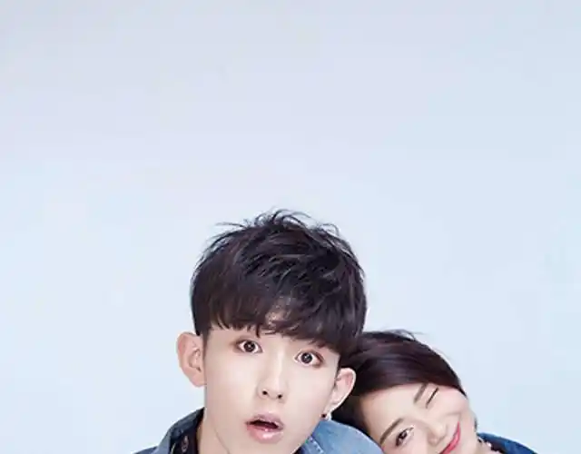 郭俊辰谭松韵默契拍大片