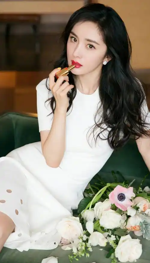 美女明星杨幂高清写真美图气质卓越身材饱满