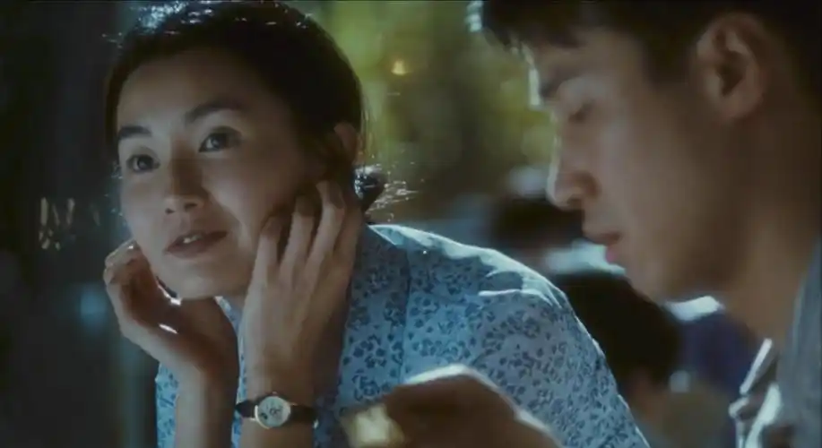 电影甜蜜蜜中年轻时的张曼玉和黎明