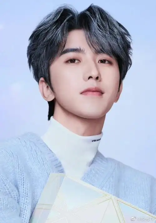 蔡徐坤prada香水代言人