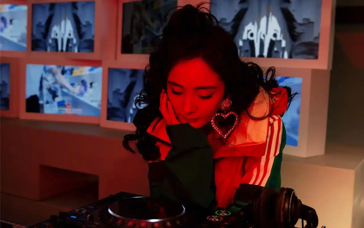 杨幂潮流时尚写真图片桌面壁纸高清大图预览1920×1200_大陆明星下载