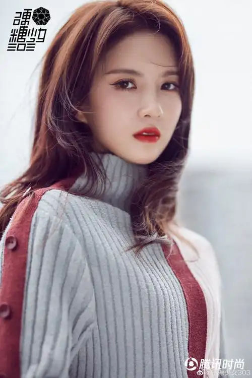 刘些宁初秋三色拼接针织裙##ports1961米兰时装周