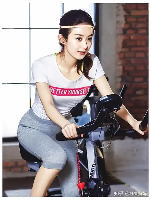 赵丽颖起床健身房间凌乱被批邋遢当妈后四大难熬时段都懂