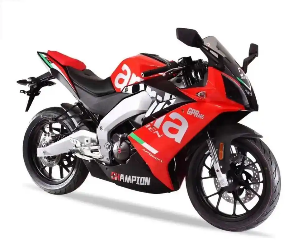 阿普利亚gpr150 前几天博主发了春风250sr,在下面讨论最多的居然是