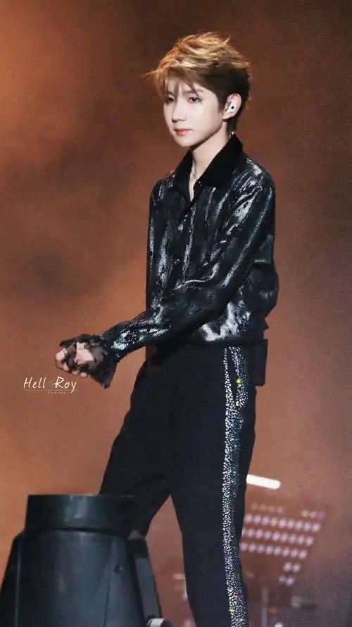 与王源十年璀璨共往