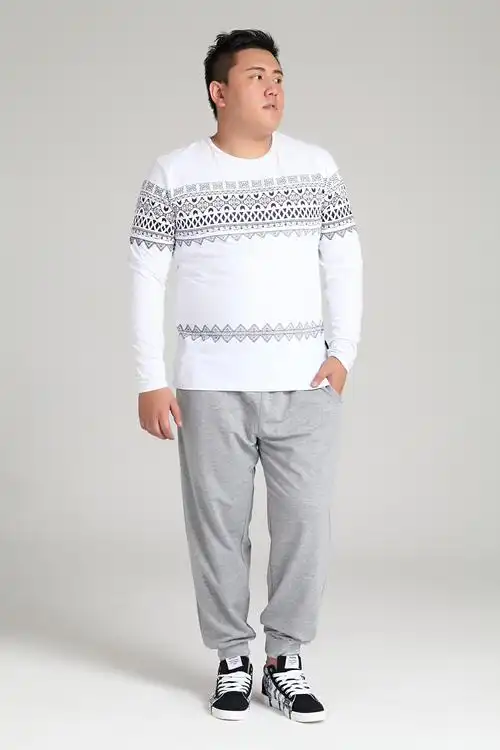 200斤  4xl正合适,5xl宽松 . 175cm.216斤,5xl合适. 180cm.