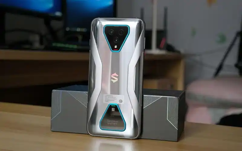 自带物理外挂的专业游戏手机!腾讯黑鲨3 pro开箱上手评测