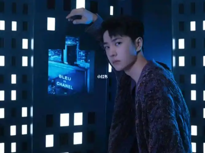 王一博  #香奈尔香水芜湖!这个物料真的很新!