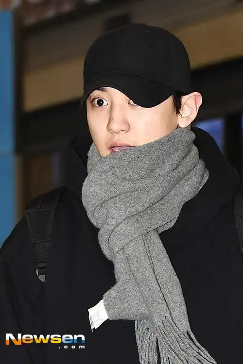 exo朴灿烈低调飞赴巴黎时装周 素颜依旧元气满满【组图】