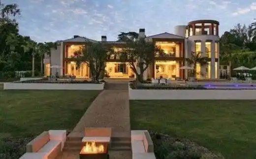 各大明星豪宅曝光,赵丽颖温馨,刘亦菲的热闹,她家最平常_迪丽热巴