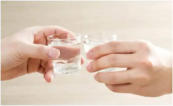 酒桌上敬酒时怎么说话,敬酒说话技巧(牢记3句"敬酒词")