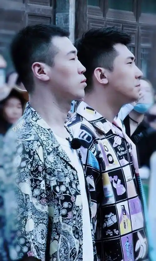 德云社团建,角儿们求赞,张云雷喜提杨九郎签名照,还是到付_感觉_栾云