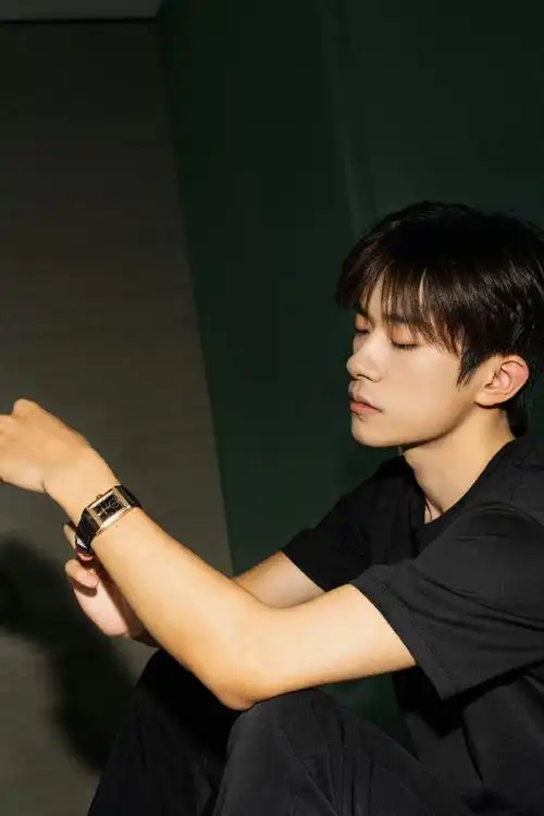 易烊千玺二三逢时戢鳞风起##和千玺说早安