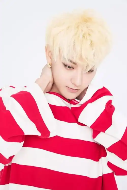 粉色少女心娇羞可爱笑这样的黄子韬你见过吗