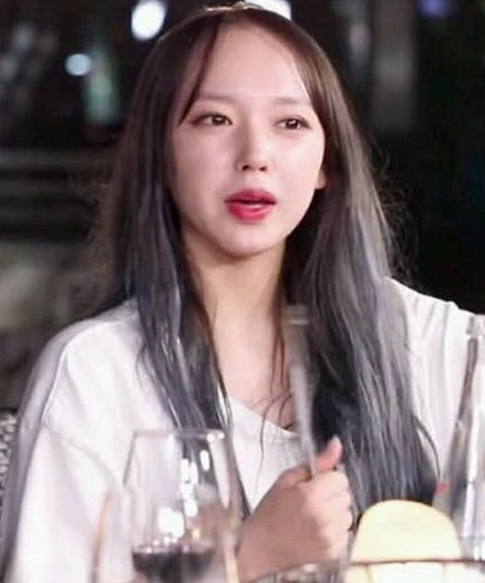 程潇的发量有惊人?看到她无刘海的素颜照后,我.