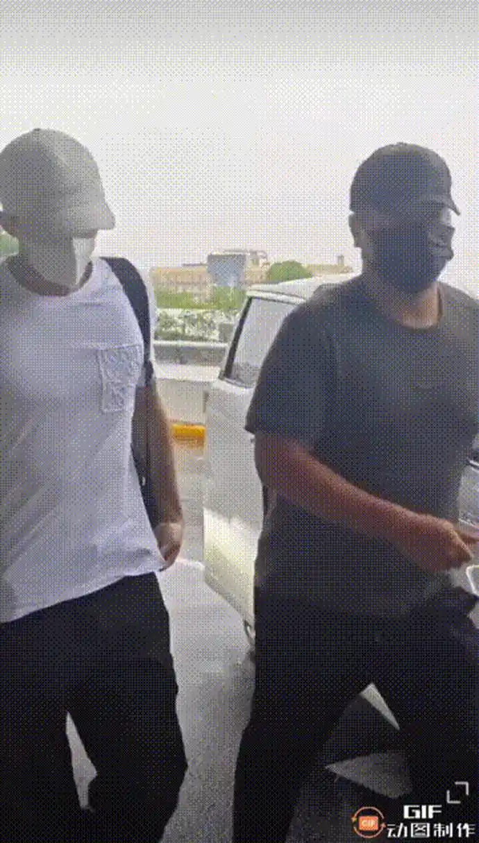 拼命三石的称号可不是白叫的,吴磊的行程可真满,6.